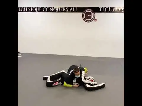 Toreando pass ➡️ knee on belly ➡️ longstep ➡️ backtake or darce choke