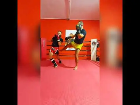 Fabio Carone - Tecniche di Muay Thai - Difese da Tae Lam Tua