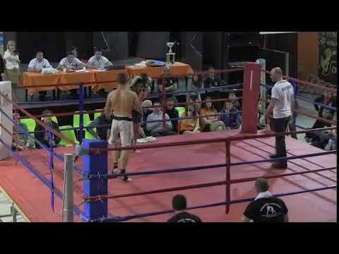 Fabio Carone schivata su high kick