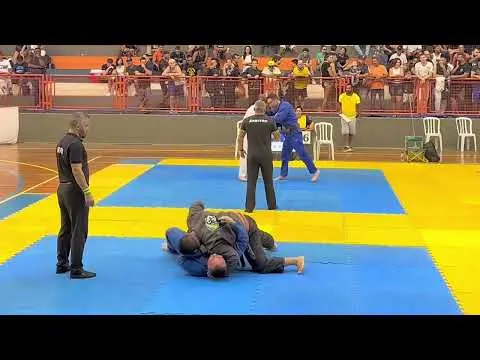 Olha que queda fez o faixa marrom. Fez parecer fácil #teamsix