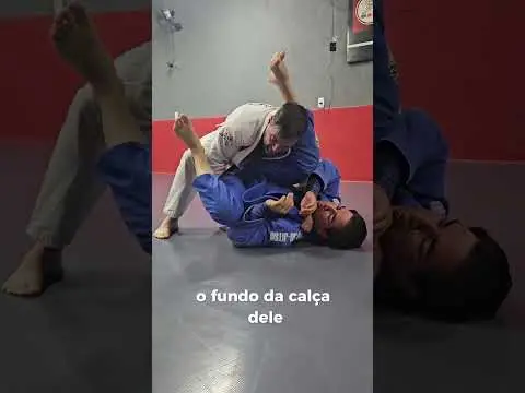 Finalização na emborcada. #bjj #jiujitsu #bjjlifestyle #jiujitsukids #jiu #deojiujitsu #dsescola