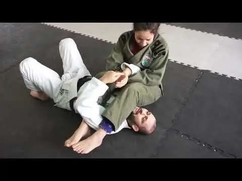 Primera Salida de Armbar desde Montada