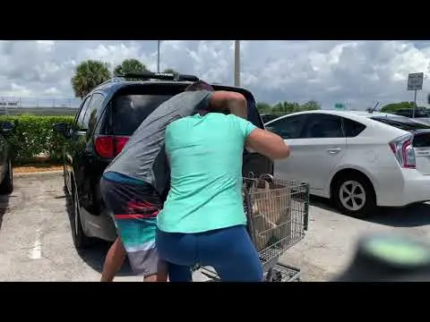 Woman’s self defense at grocery store!