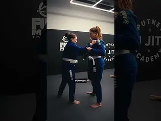 Professor Paul demonstrating the Ouchi Gari and flowing straight into the pass. 🥋