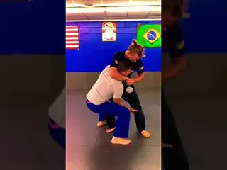 “Standing Headlock Defense “ #womensselfdefense #kidsjiujitsu #headlockdefense #bjjtechniques