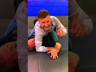 “Jiujitsu Keylock” #keylock #jiujitsuselfdefense #bjjflix #bjjtechnique #americana #kidsbjj