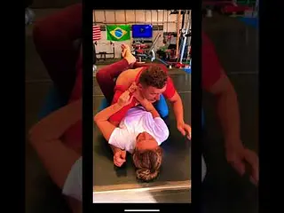 ⚡️T-Shirt Choke⚡️#womensselfdefense #bjjgirls #selfdefensetipsforwomen #selfdefensetechniques