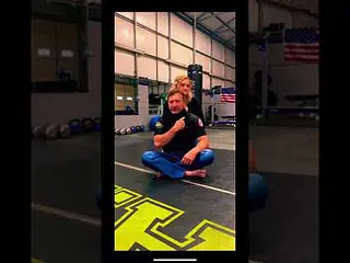 “The rear naked choke” #rearnakedchoke #womensselfdefense #selfdefensetechniques #jiujitsukids