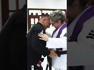 Amor que não cabe no peito ❤️ honrado em graduar minha mãezinha a faixa marrom, merece muito.