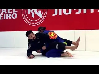 Coach Raphael Carneiro showing a HIP BUMP SWEEP variation!