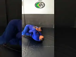 estrangulamento  saindo da guarda