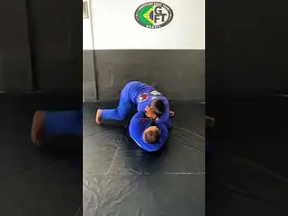 Estrangulamento  vindo da raspagem tesourinha.