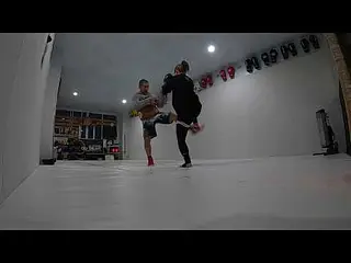 浜松市で格闘技に特化したパーソナルトレーニング！キックボクシング女性パーソナルトレーニング