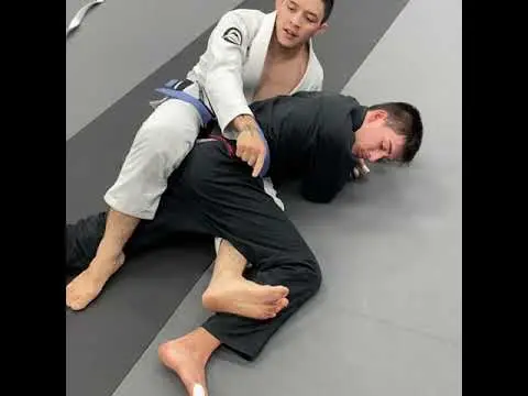 Half guard, counterattacking the Kimura