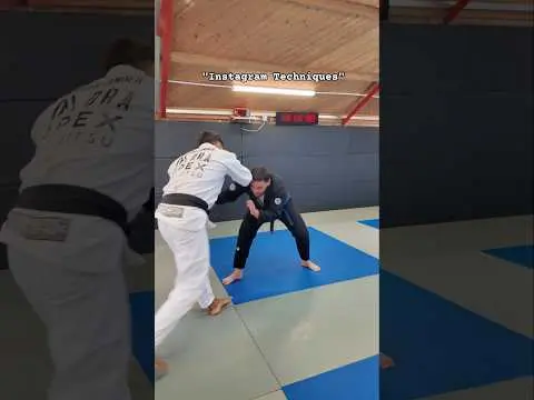 Which move do you prefer? 👀 #bjj #brazilianjiujitsu