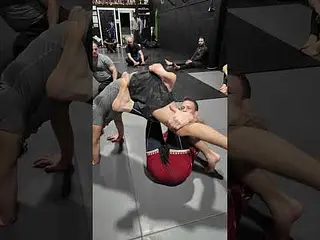 De La Riva and Waiter to Saddle #bjj #jiujitsu #shorts #grappling